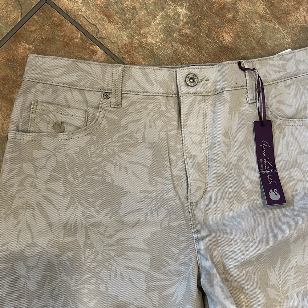 Gloria Vanderbilt Amanda Capri - Picture 2 of 5